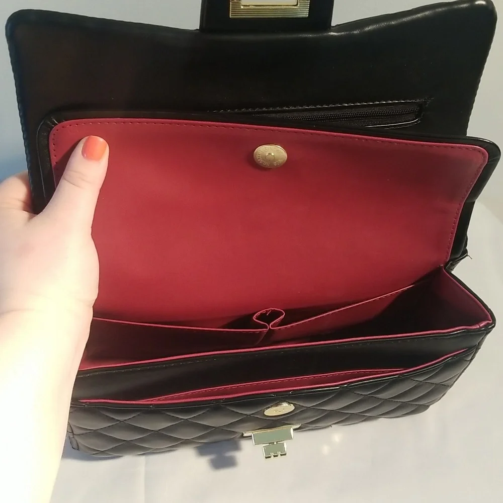 Elegant Black Quilted Chain Bag - Picture 8 of 9